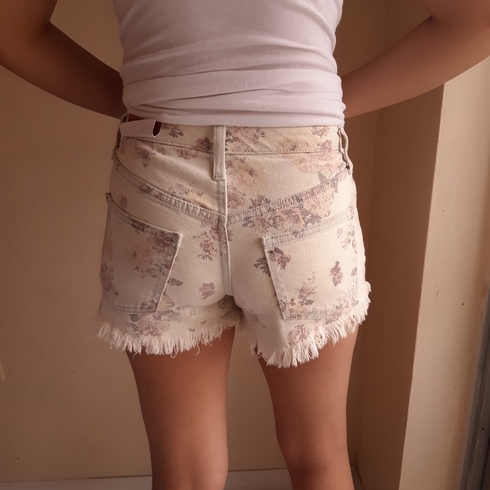 Mossimo High Rise Short - Picture 2 of 6